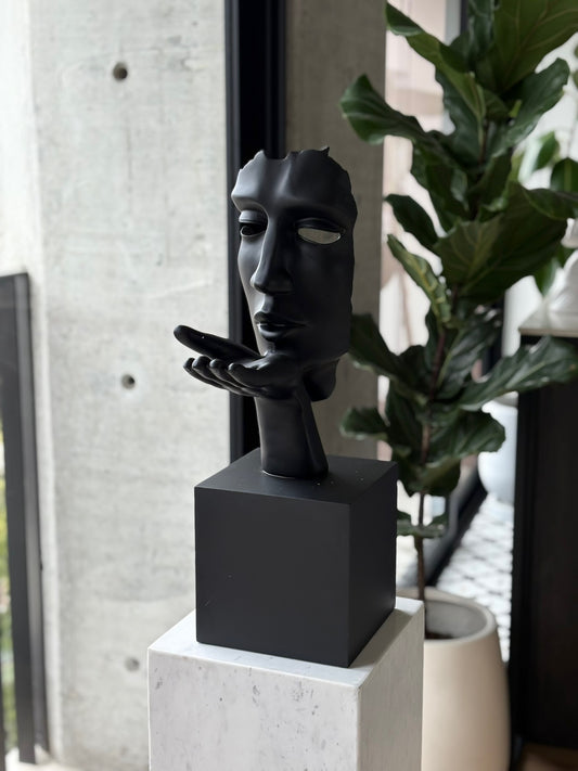 Escultura Black Whisper